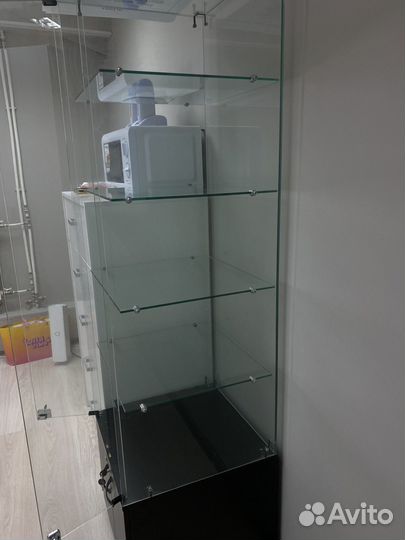 Продам стеклянную витрину