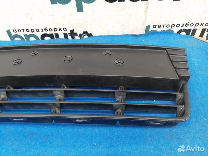 Решетка переднего бампера центральная матовая