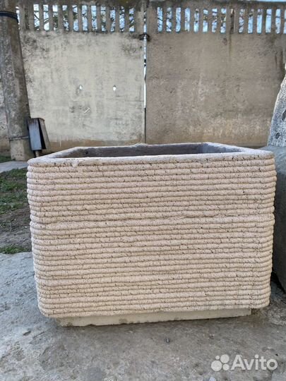 Бетонные вазоны