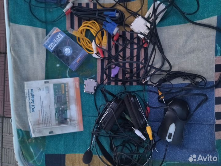 Провода, мышка, наушники, веб камера и т.д