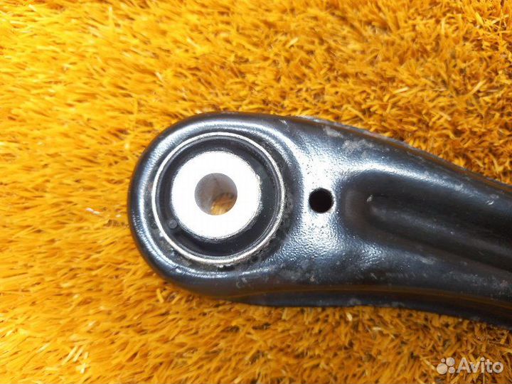 Рычаг подвески верхний задний правый Mercedes-Benz