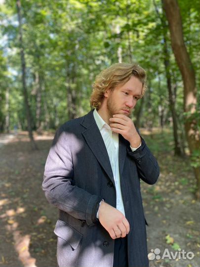 Преподаватель гитары, укулеле, вокала и поэзии)