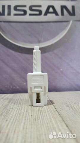 Датчик включения стоп сигнала Лягушка infiniti QX6