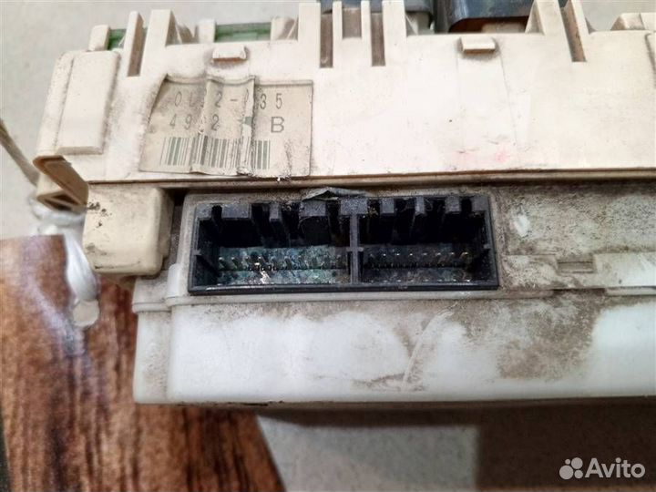 Блок предохранителей салонный Mitsubishi Pajero i