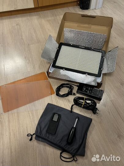 Yongnuo yn 1200 pro LED