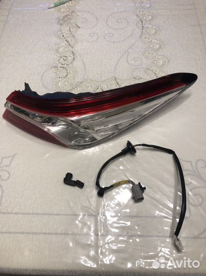 Задняя правая фара Toyota camry