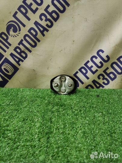 Ответная часть замка двери задняя левая Mitsubishi