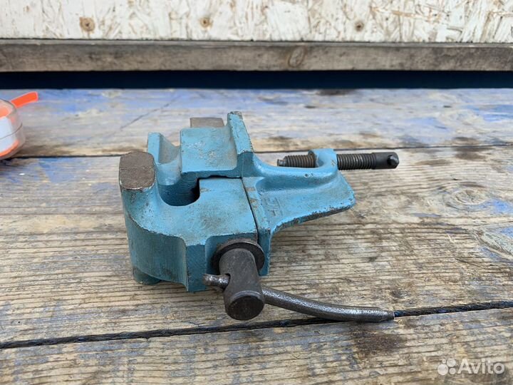 Тиски слесарные чиз СССР с наковальней синие