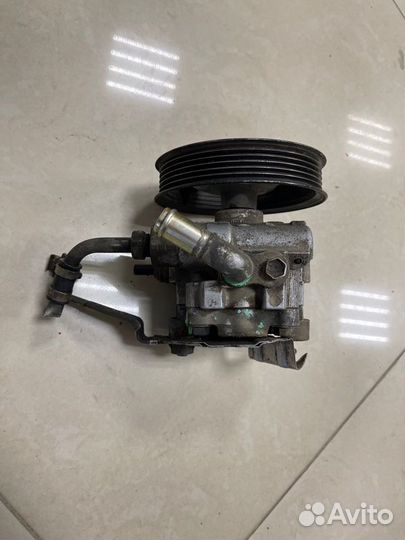 Насос гидроусилителя руля Toyota Avensis T250