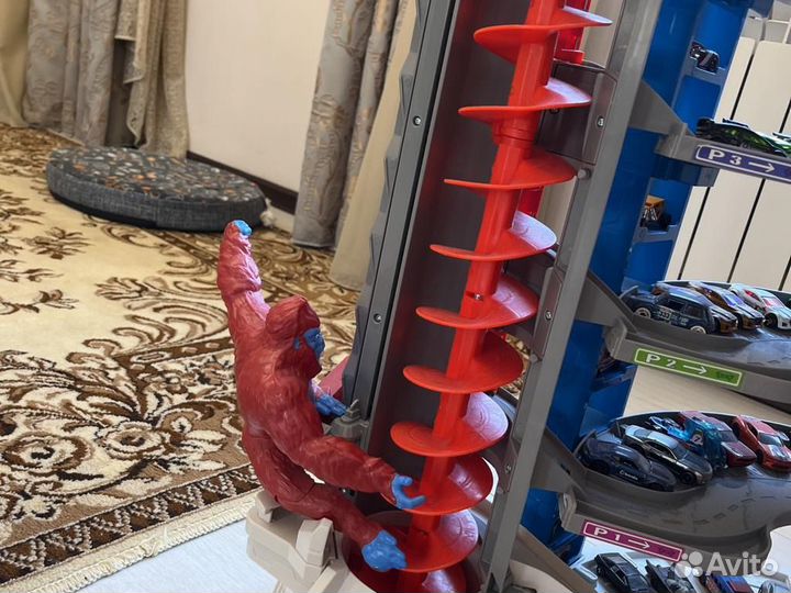 Hot wheels мега гараж