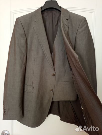 Костюм тройка