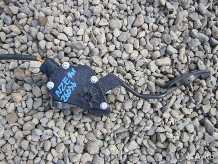 Педаль газа Toyota Corolla Fielder NZE141 1NZ-FE