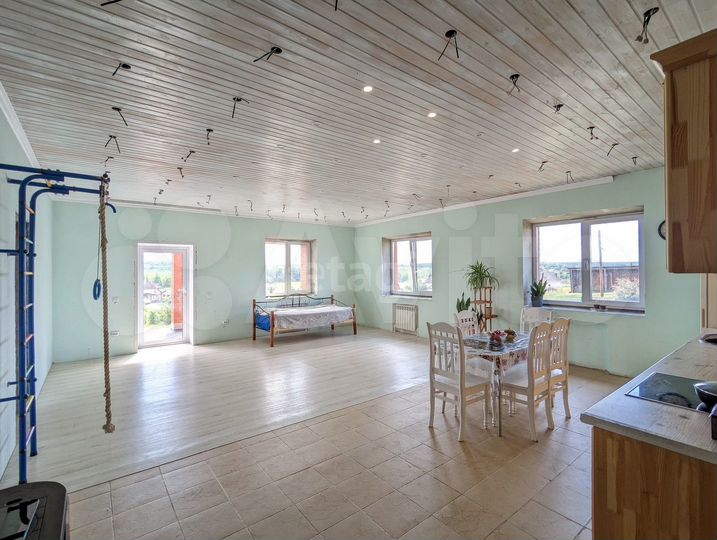 Дом 308 м² на участке 15 сот.