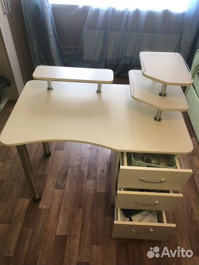 Столик для маникюра