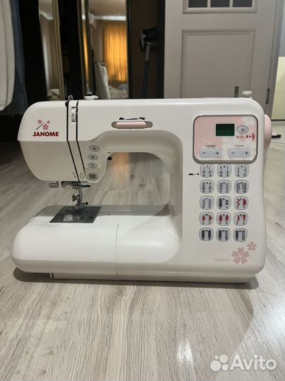 Швейная машина Janome DC 4030