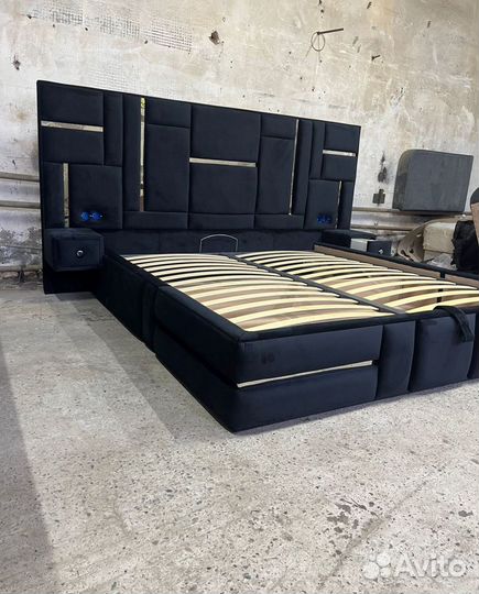 Кровать двухспальная, кровать с мягким изголовьем