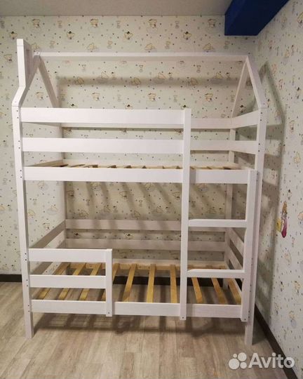 Двухъярусная детская кровать