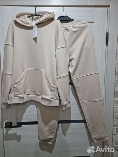 Костюм спортивный женский новый