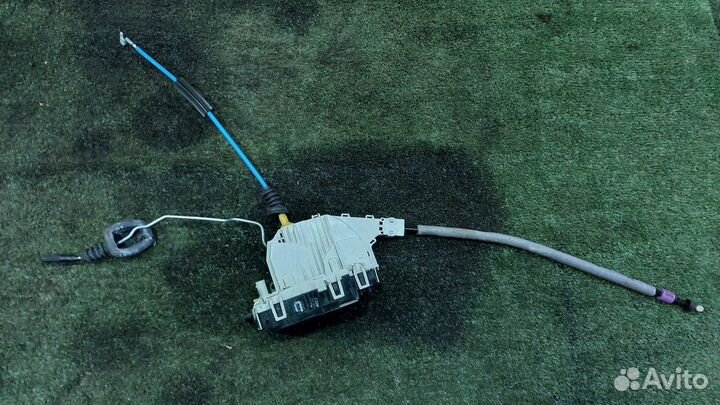 Замок двери передней правой W212,W204,R231,R172