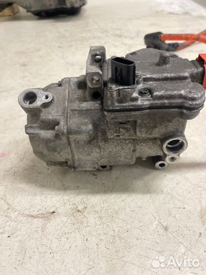 Компрессор кондиционера Toyota Prius ZVW30 2ZR-FXE