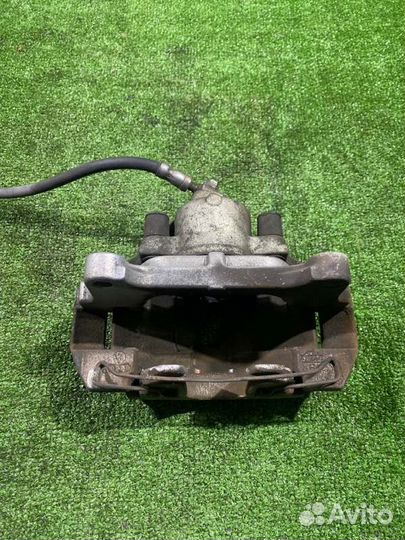 Суппорт передний левый Volkswagen Passat B6 CDA