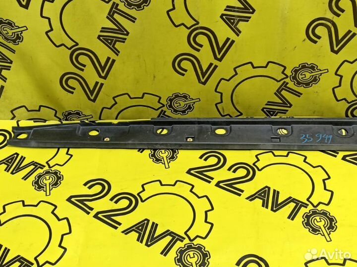 Накладка на порог внешняя левая Toyota Wish ZNE10