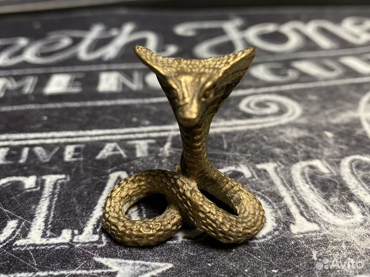 Кобра (металлическая статуэтка)