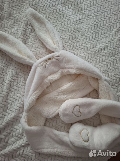 Шапка и шарф с ушами кролика