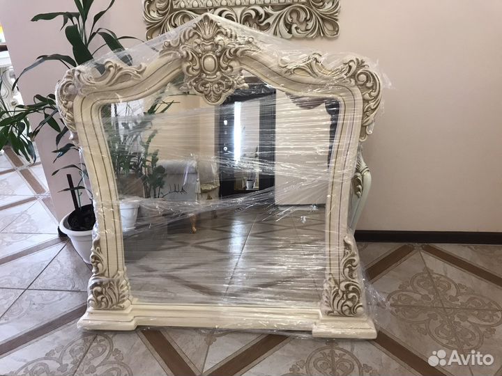 Зеркало настенное новое