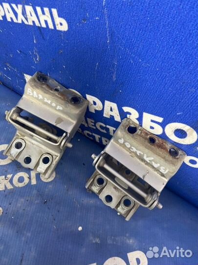 Петля крышки багажника. Plymouth Voyager минивен