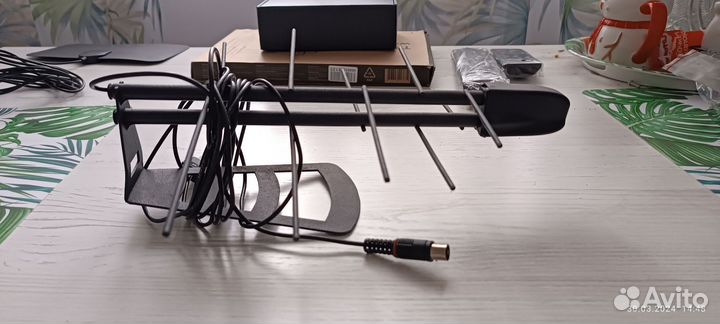 Антенна комнатная с усилителем Меркурий 2.0