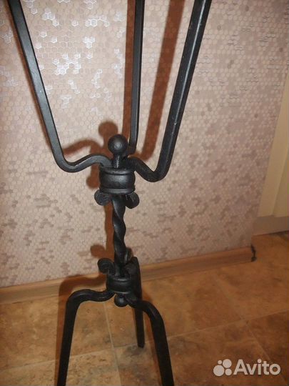 Подставка для цветов кованая напольная черная