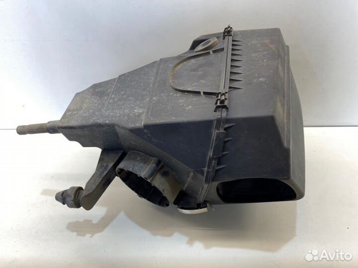 Корпус воздушного фильтра Audi A6 C6 2.0 2008