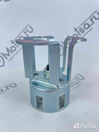 Храповик в сборе с кронштейном ручного стартера 2V