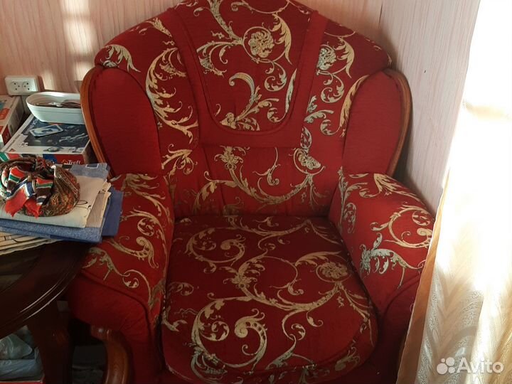 Диван + 2 кресла+пуфик