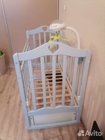 Кроватка с маятником