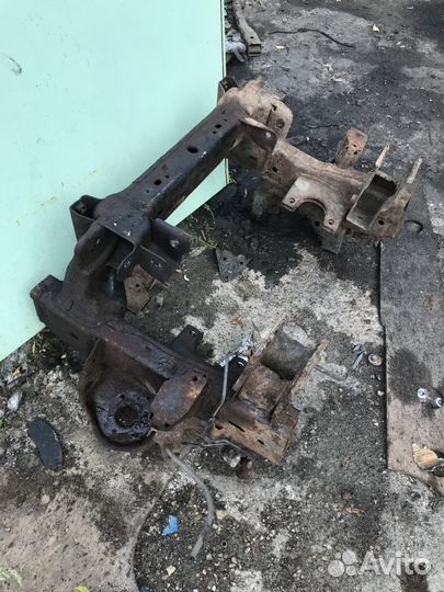 Рама Nissan Pathfinder