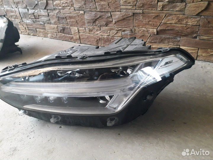 Фара передняя левая 14-18г LED Volvo XC90 2