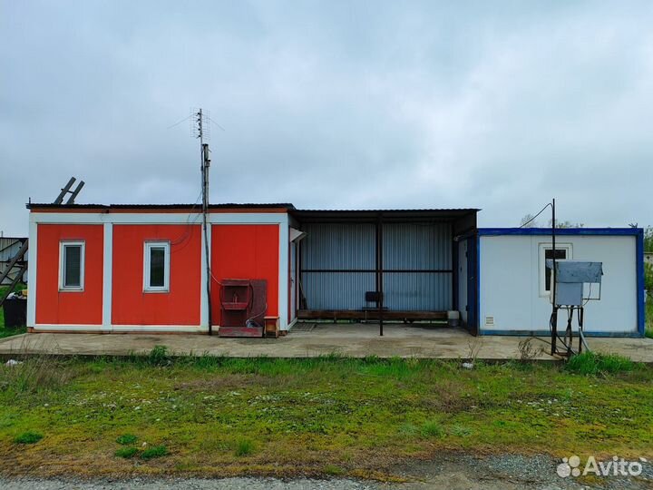 Комплекс из 2 бытовых помещений