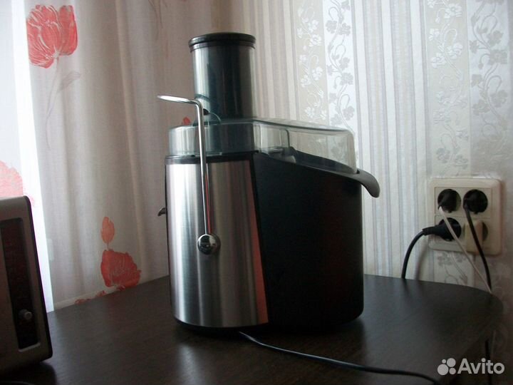 Соковыжималка Scarlett SC-018