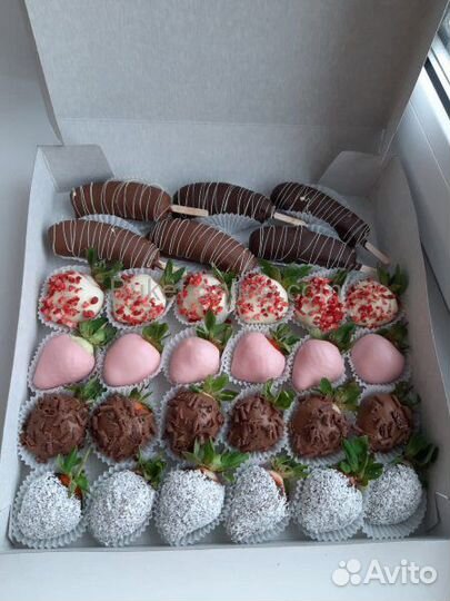 Подарочный набор клубники и бананов в шоколаде