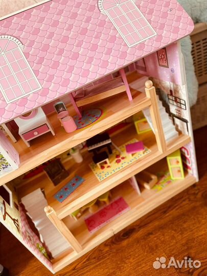 Кукольный домик с мебелью