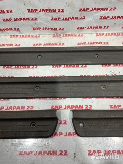 Накладки порогов Mitsubishi Challenger K97 4M40