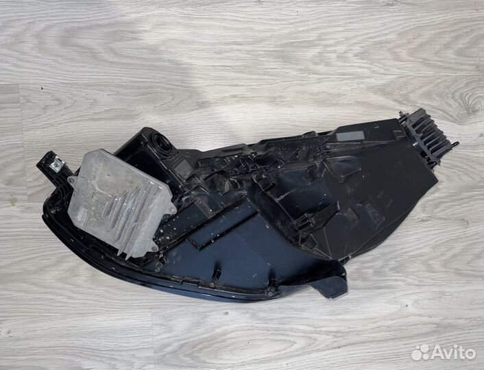 Фара передняя правая Tesla Model 3 посла 2017 г
