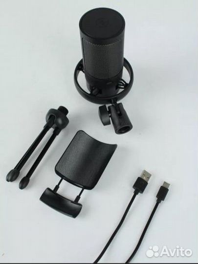 Профессиональный студийный микрофон на подставке