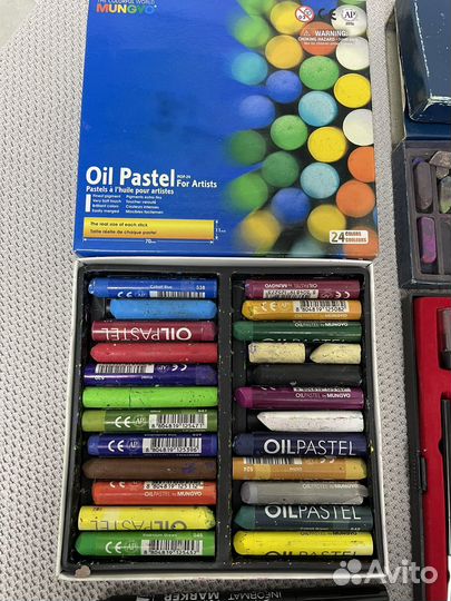 Цветные карандаши, мелки; акриловые краски