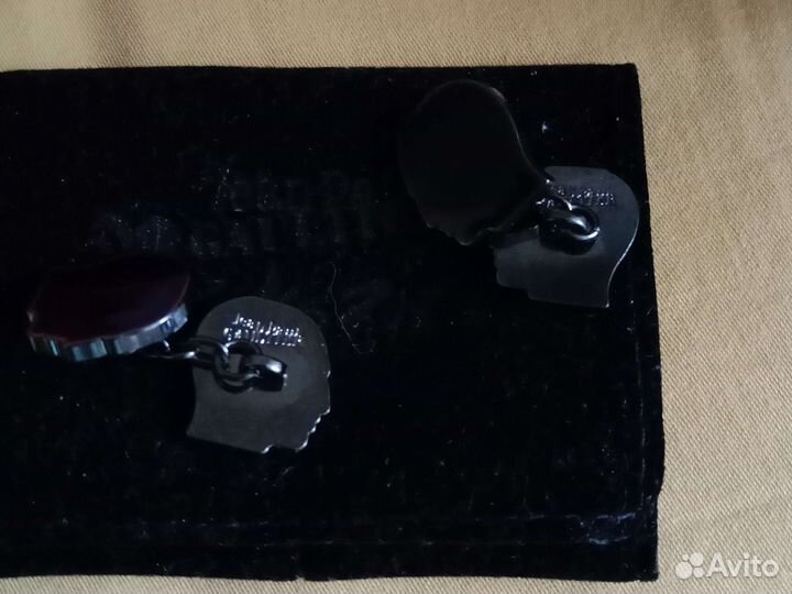 Винтажные запонки от Gaultier