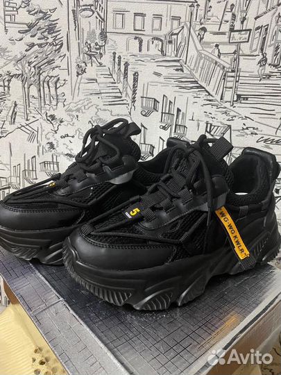 Кроссовки женские 38 размер