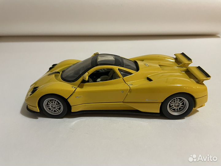 Коллекционная модель 1:24 Pagani Zonda C12