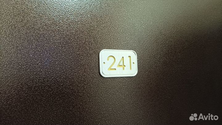 Номерки на дверь из металла